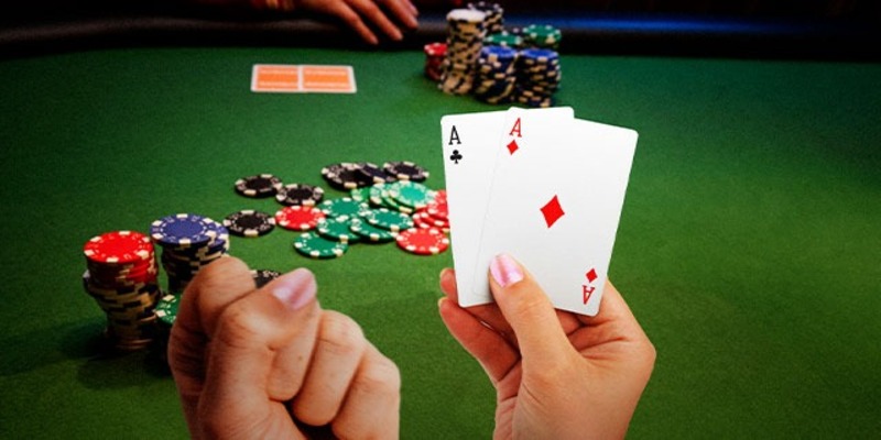 Cách chơi Poker trực tuyến qua từng vòng cược